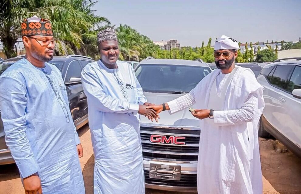 Matawalle Gifts 8 SUVs To 8 Zamfara Lawmakers